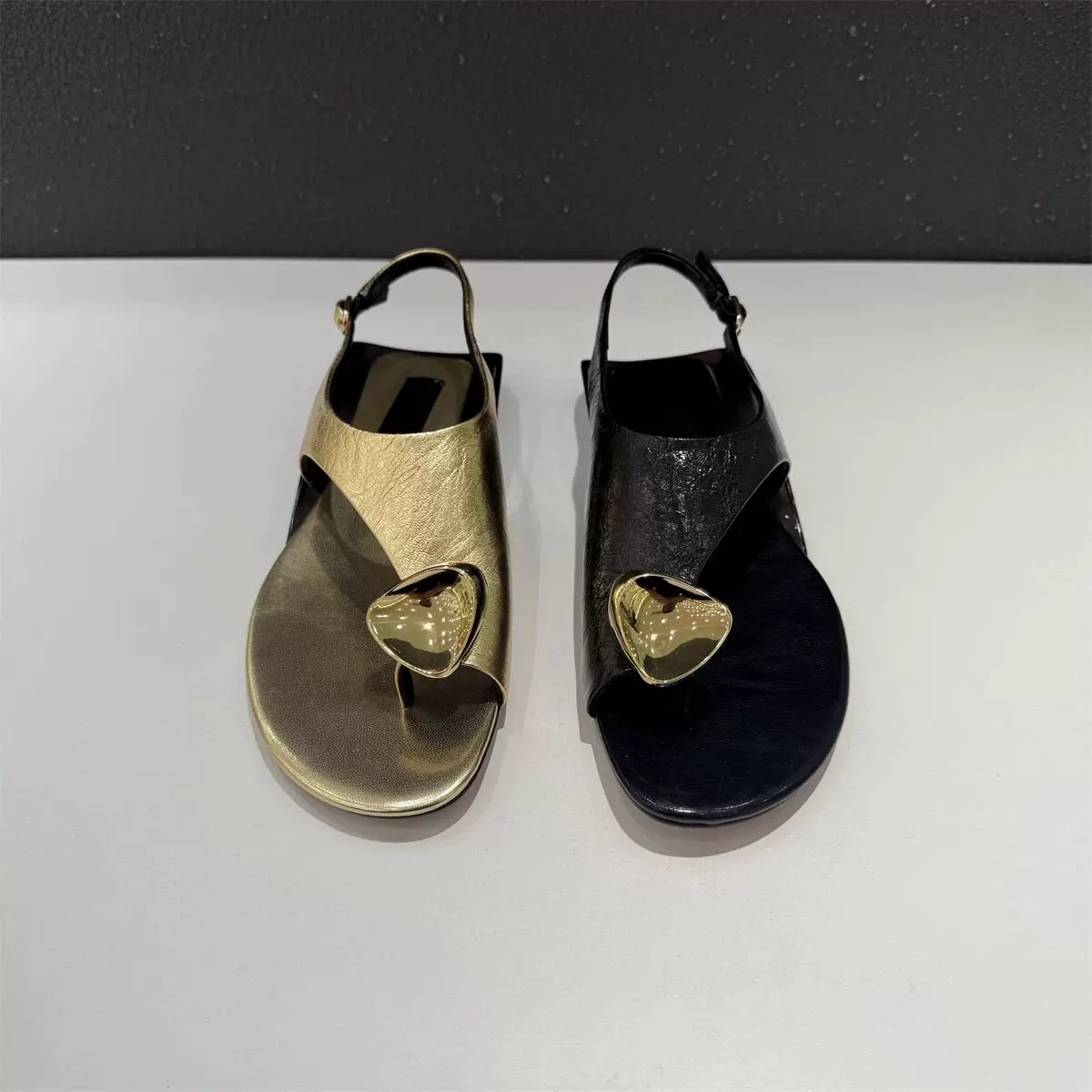 Women's Metallic Heart Charm T - Thong Flat Sandal ulasan dan harga
